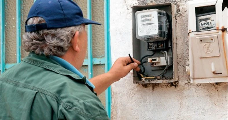 Κιάτο: Θέλουν να κόψουν το ρεύμα σε άρρωστη γυναίκα που ζει με μηχάνημα οξυγόνου (βίντεο)